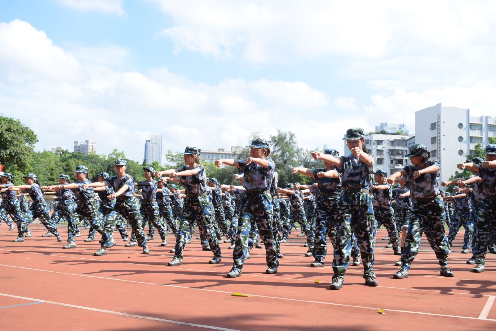 迷彩“艺”季2：永利皇宫赌场(中国)官方网站
领导班子慰问军训教官和新生