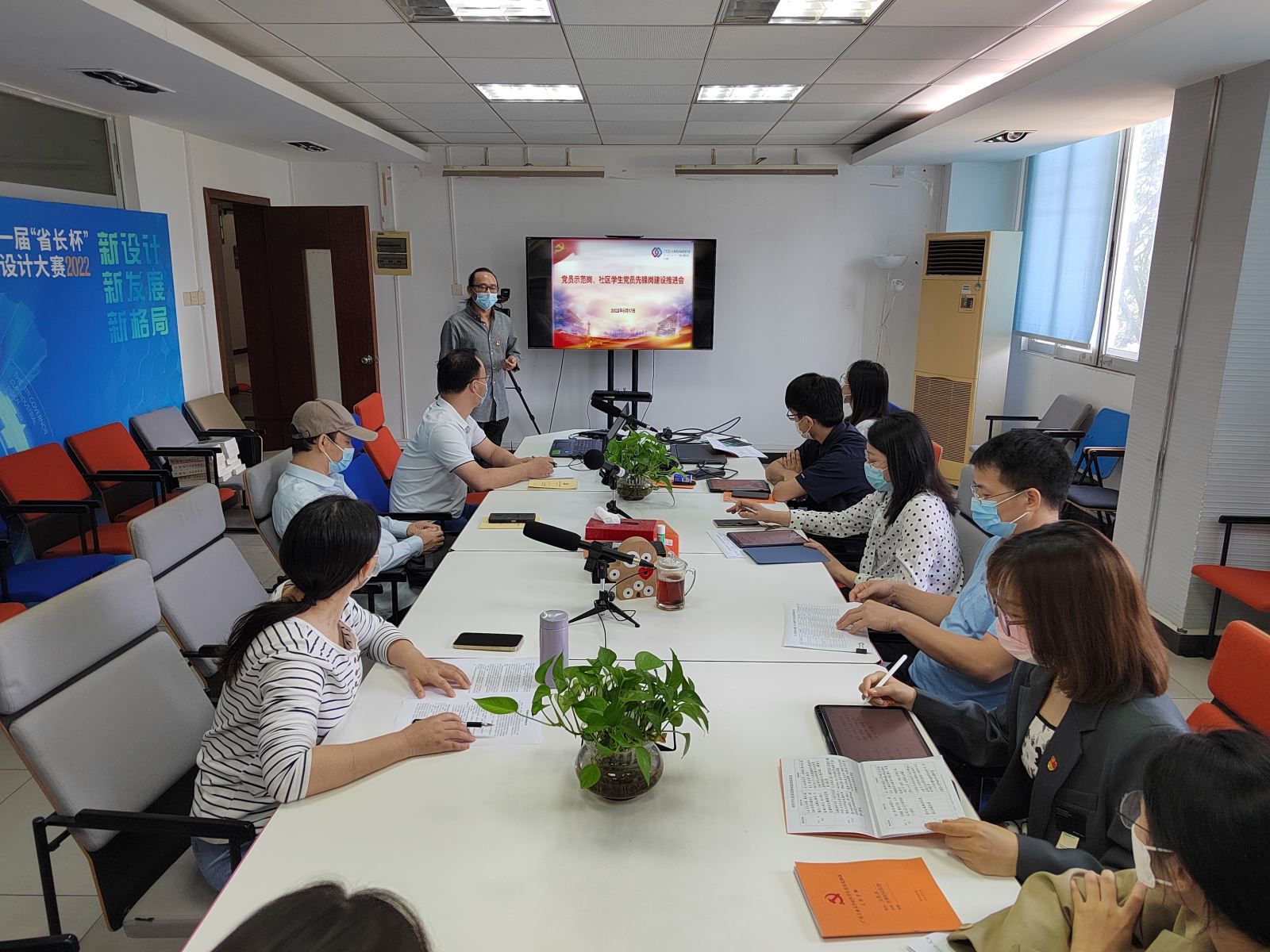 永利皇宫赌场(中国)官方网站
召开党员示范岗、社区学生党员先锋岗建设推进会